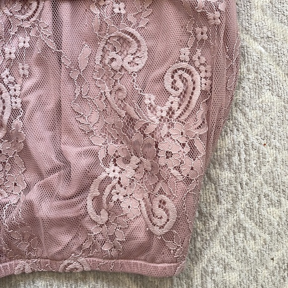 NWT Off the shoulder Lace top - Picture 2 of 3